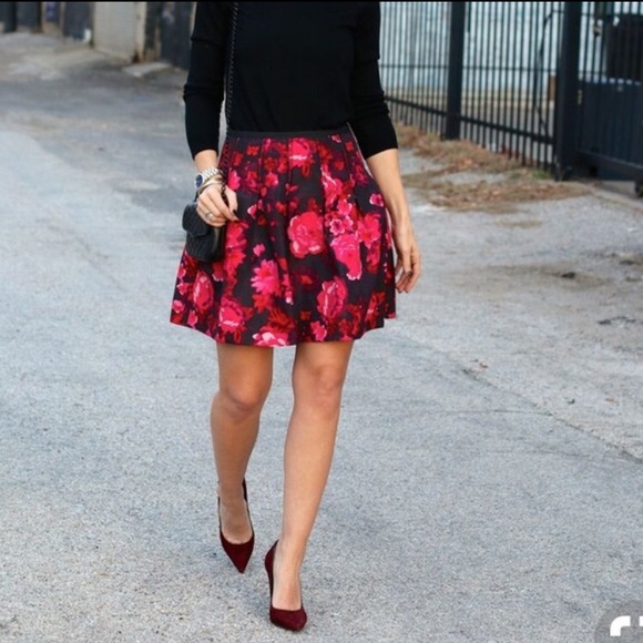 GAP Dresses & Skirts - Gap pink and black floral pleated  skirt